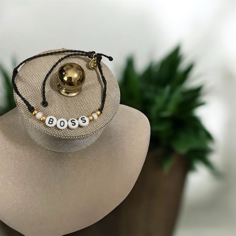 Elegant Boss Bracelet with Gold and Black Beads